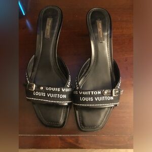 Stunning LOUIS VUITTON Monochrome Canvas Slip -on Slides SZ 38